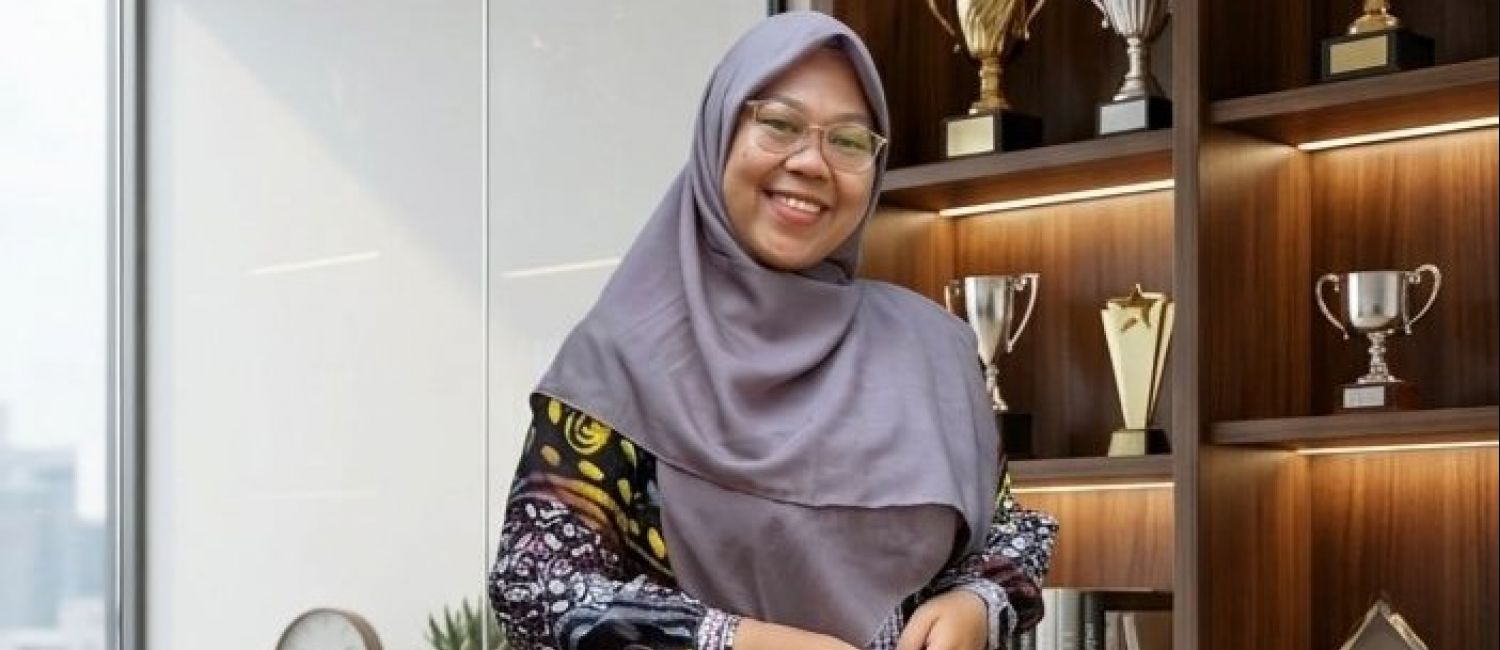 Risa Marlinda, S.Pd., M.A.; Guru Bahasa Inggris yang Kreatif, Literatif, dan Multitalenta