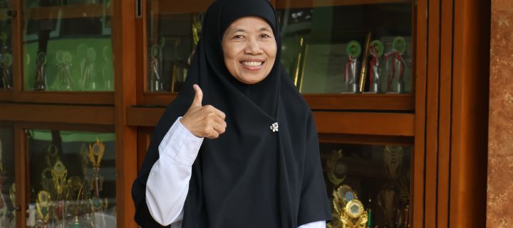 Istinganah, S.Pd. Menginspirasi Generasi Melalui Ketelitian dan Keteladanan