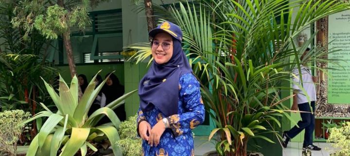 Guru Bahasa Indonesia yang Berprestasi Lewat Puisi: Nola Agustin, S.Pd., Gr.