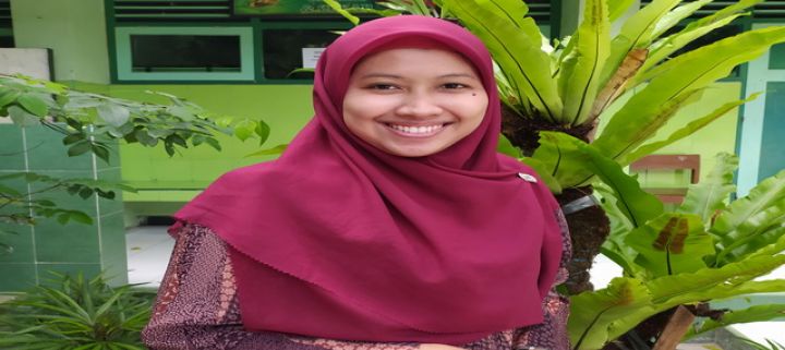 Tantri Darmayanti, S.Pd. Gr, Guru Bahasa Indonesia Pecinta Sastra