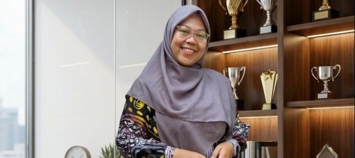 Risa Marlinda, S.Pd., M.A.; Guru Bahasa Inggris yang Kreatif, Literatif, dan Multitalenta