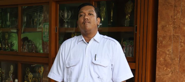 Pak Ade Guru dengan Kemampuan Video Grafi yang Mumpuni