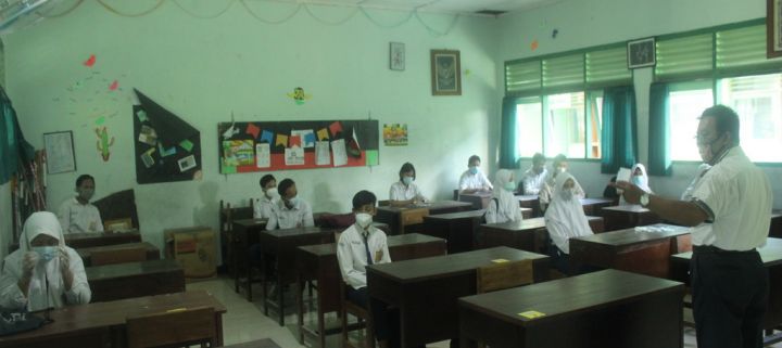 suasana didalam kelas dalam percobaan tatap muka