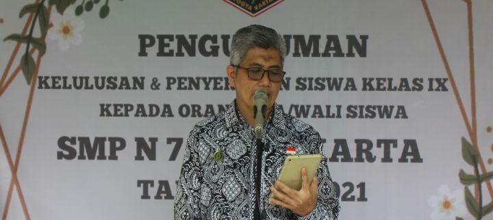 pengumuman kelulusan kelas 9 oleh waka kurikulum