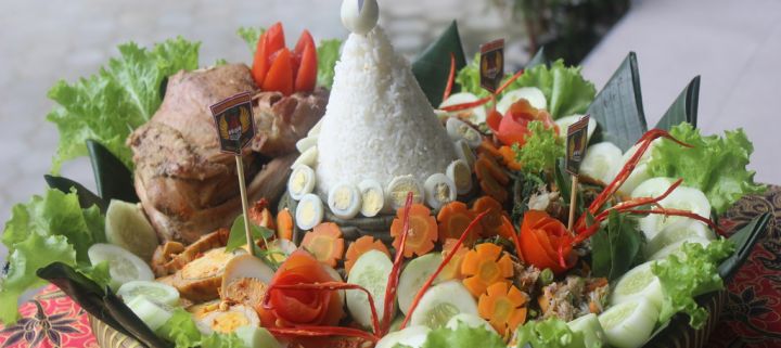tumpeng jadi simbol hut sekolah ke 60 tahun